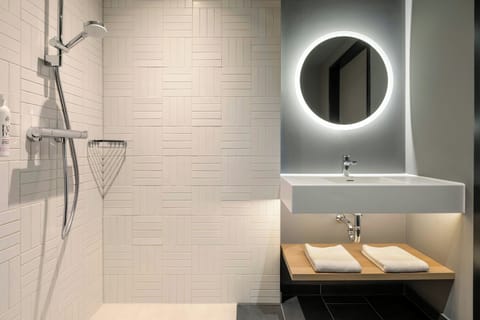 Room, 1 Queen Bed | Bathroom | Shower, hair dryer, towels, soap