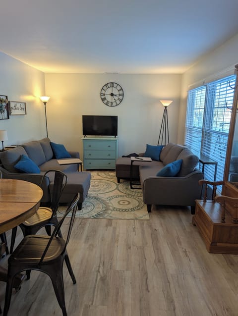 Living Room & Dining Room
Great place for playing games or watching a movie.