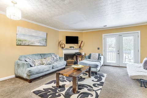 Lithonia Vacation Rental | 2BR | 2.5BA | 1,200 Sq Ft | Stairs Required