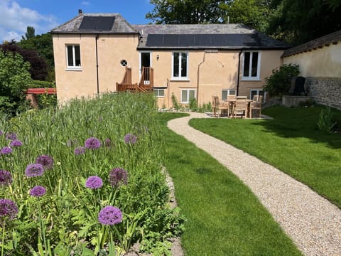 Artist's Studio, Piddlehinton: Welcome to the Artist's Studio, a special retreat