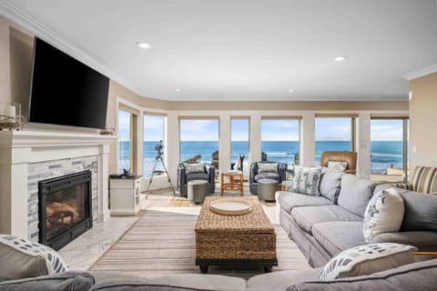 Welcome to the Swift shores. We hope we get to host you at this coastal paradise in the heart of Lincoln City. Please reach out with any questions.