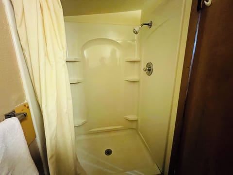 Room, 1 Double Bed | Bathroom | Free toiletries, hair dryer, towels
