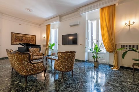 Apartment, 3 Bedrooms, Accessible, Balcony | Living room | Books