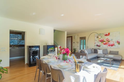 Villa (4 Bedrooms) | Living area | 32-inch flat-screen TV with cable channels