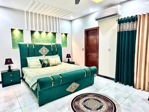 Classic Double or Twin Room | Iron/ironing board, free WiFi