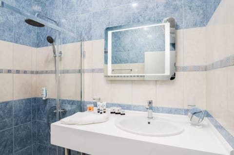 Deluxe Double Room, City View | Bathroom | Shower, hair dryer, towels, soap