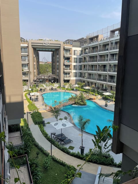 3 outdoor pools, open 8:00 AM to 9:00 PM, pool umbrellas