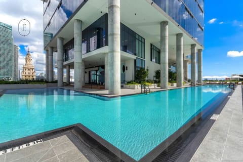The Elser - Rooftop infinity pool with city views