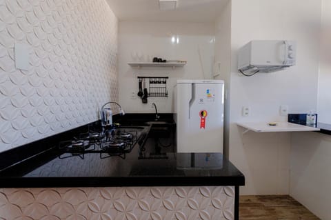 Basic Apartment | Private kitchen | Microwave, cookware/dishes/utensils