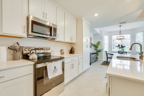 Lehigh Acres Vacation Rental | 2BR | 2BA | 1,200 Sq Ft | Step-Free Access