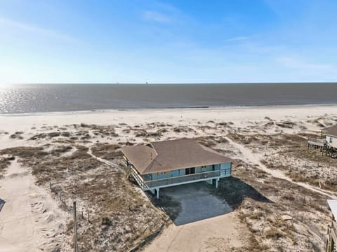 Nestled steps from the shore, this stunning home offers unparalleled beach access and panoramic ocean horizons. The perfect getaway #CoastalCharm 