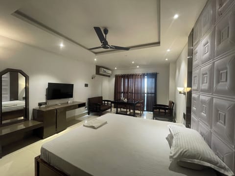 Studio Suite | WiFi (free), bed sheets