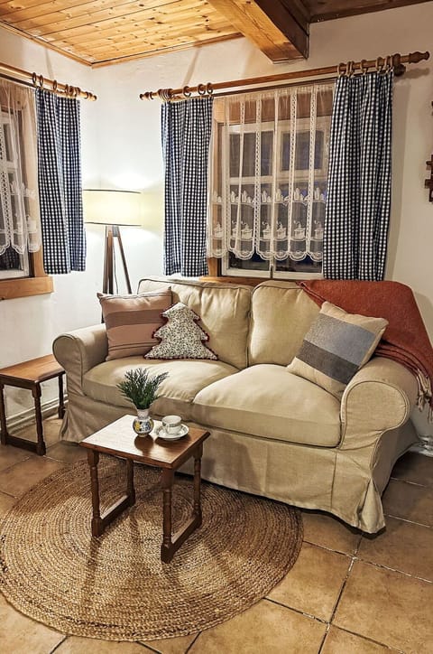 Furniture, Interior Design, Window Covering, Textile, Window Treatment, Curtain, Room, Home, Lighting, Living Room