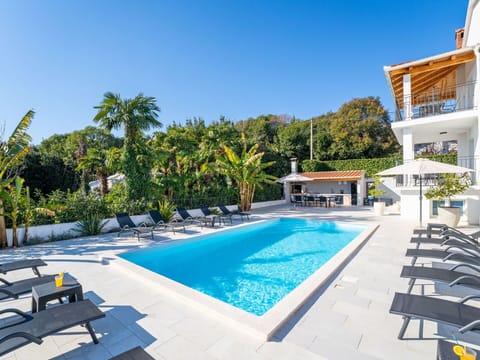 Blue, Water, Swimming Pool, Resort, Sea, Leisure, Eco Hotel, Outdoor Furniture, Ocean, Shade