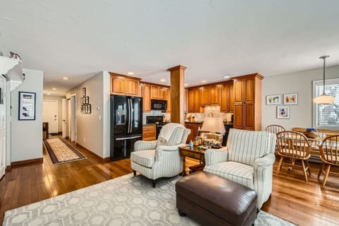 Condo, 2 Bedrooms | Living area | Smart TV
