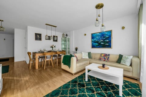 `Spacious living room | Book Now with RENTUJEMY.COM`