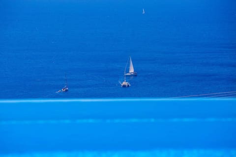 Pool with sea view (1)