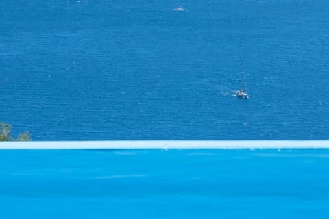Pool with sea view (1)