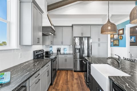 There is room for the whole family to cook together in th well-appointed kitchen!