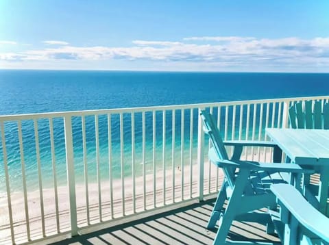 Seawind 1407, Gulf Shores, Alabama Sleeps 8. Managed by Island Rentals
