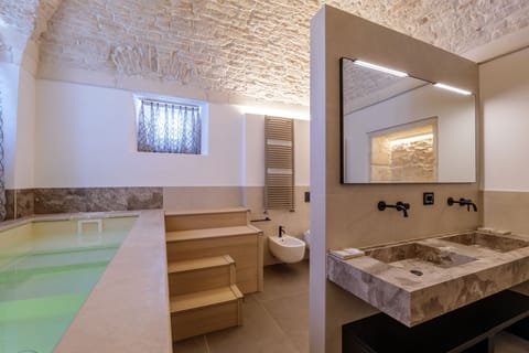 Superior Suite, City View | Bathroom | Shower, free toiletries, hair dryer, bathrobes