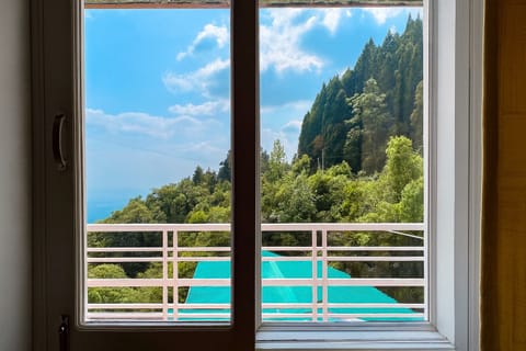 King Room with Balcony | Valley view