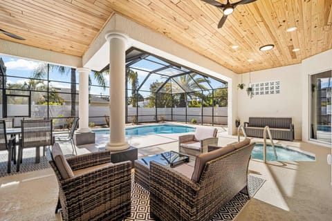Beautiful private Oasis like outdoors
