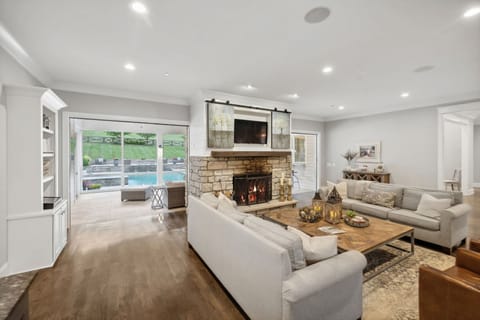 Living room w/ sliding doors open