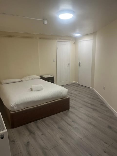 Classic Double Room | Desk, laptop workspace, iron/ironing board, free WiFi