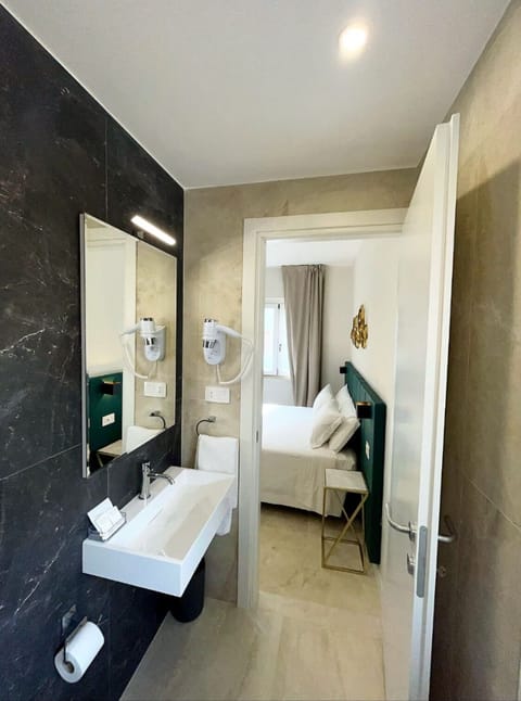 Superior Double or Twin Room | Bathroom | Hair dryer, towels, soap, shampoo