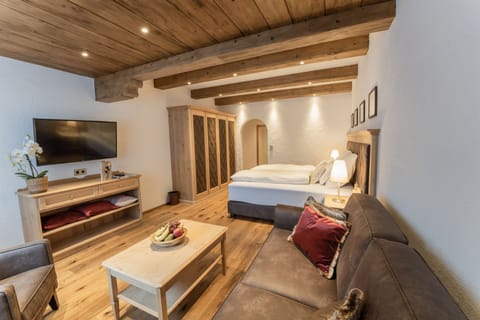 Classic Double Room, Mountain View | Living area | 60-cm flat-screen TV with cable channels, TV