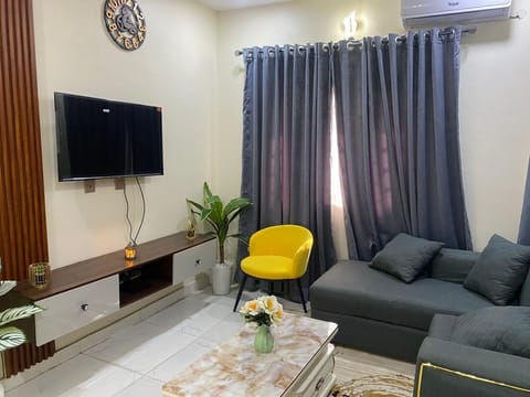 Bungalow, 1 Bedroom, Smoking | Living room