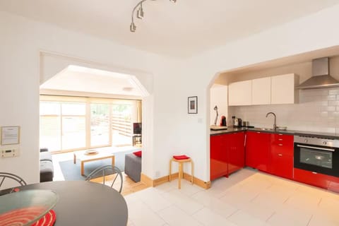 House | Private kitchen | Fridge, microwave, oven, stovetop