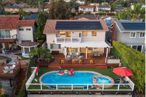 A pool, a view & a home that feels like a retreat -welcome to our dream backyard