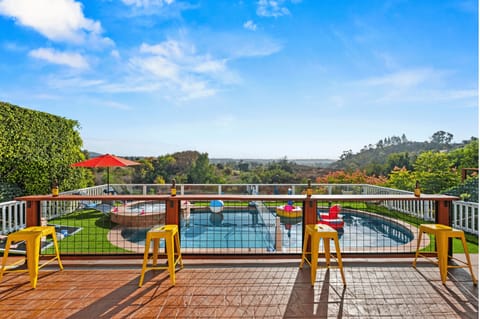 Grab a drink, pull up a seat, and enjoy the view – every day of your vacation
