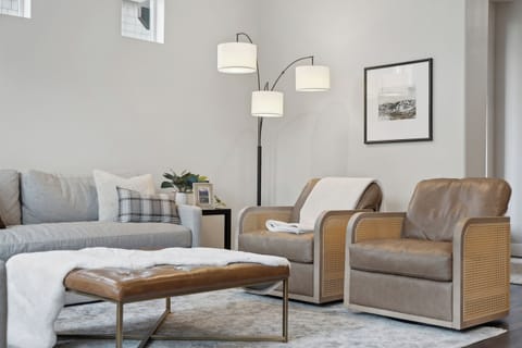 Your group will love this space: spacious seating, alpine décor, and a Smart TV loaded with your favorite apps.