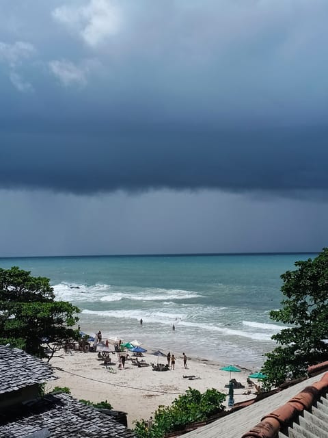 Beach nearby, white sand, free beach cabanas, beach umbrellas