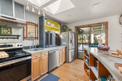 Full kitchen with lots of light