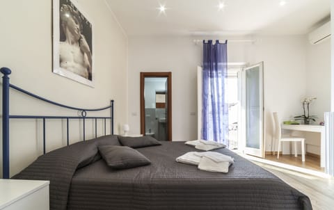 Double or Twin Room | In-room safe, desk, soundproofing, iron/ironing board