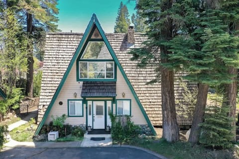 Front of Lodge (sleeps 10)