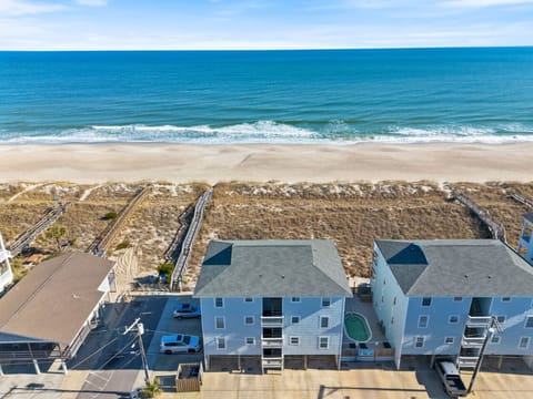 OCEANFRONT CONDO close to Beach access and Boardwalk