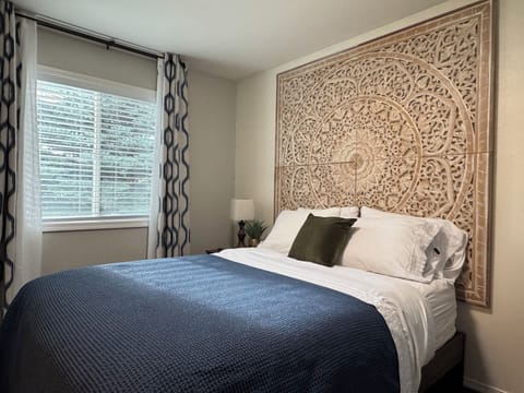 Luxury Room, 1 Queen Bed, Hot Tub | Free WiFi, bed sheets