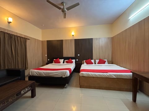 Family Quadruple Room | Desk, free WiFi