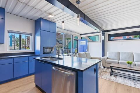 Apartment, Private Bathroom, City View (711 Lower Unit) | Shared kitchen