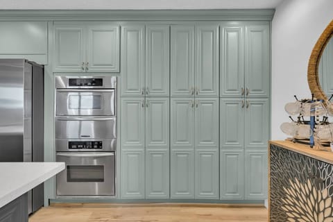 Double oven in the the kitchen