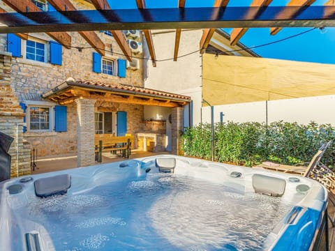 Swimming Pool, Resort, Outdoor Furniture, Eco Hotel, Chair, Estate, Hotel, Villa, Courtyard, Resort Town