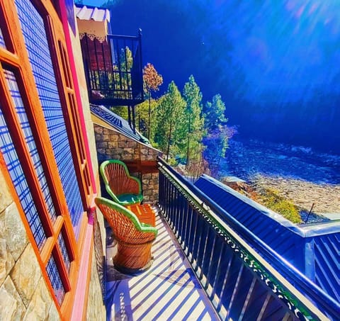 Executive Room, Balcony | Free WiFi