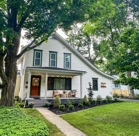 Front of Walnut Inn