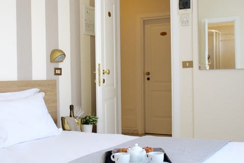 Double Room | In-room safe, desk, soundproofing