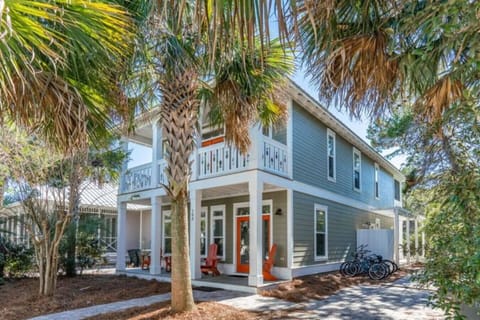 The home comes with the use of 4 adult cruiser bikes